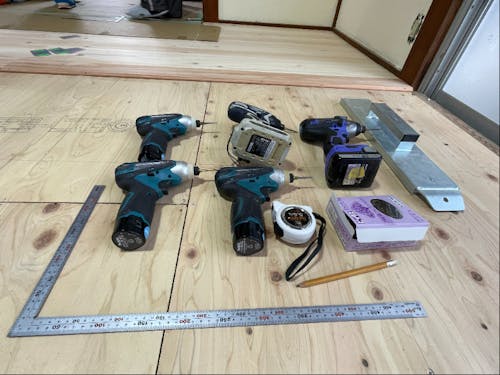 フローリング貼りで使用した工具