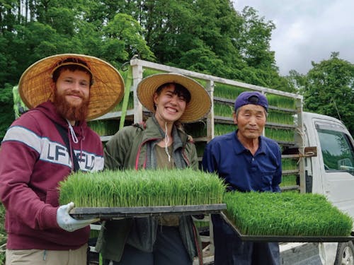 2023年のインターン生のお二人と町の米作り名人