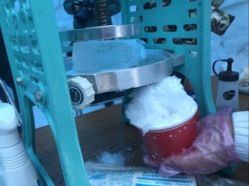 本格かき氷がおかわり自由、シロップかけ放題で食べれます!