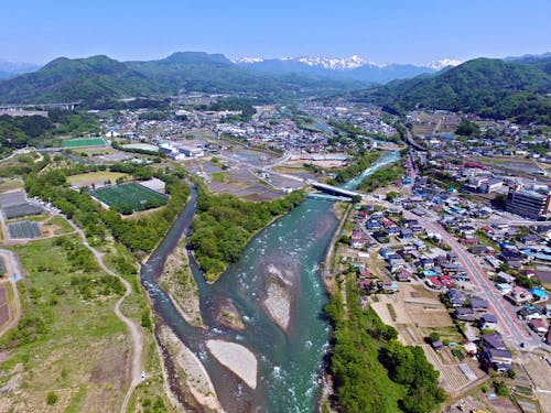 みなかみ町の全景(利根川と谷川連峰)