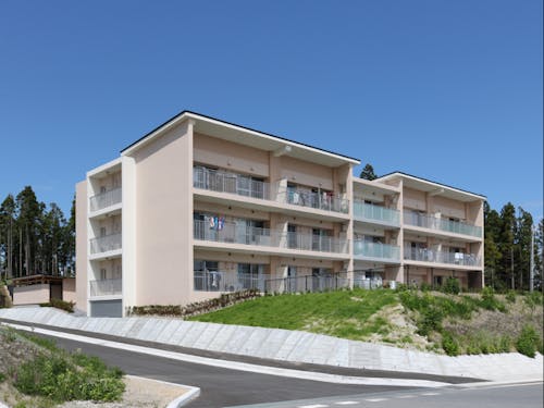 市営住宅①大野団地 駐車場のすぐ近くから大野海岸海水浴場が一望でき、海の見える暮らしを実感できる場所