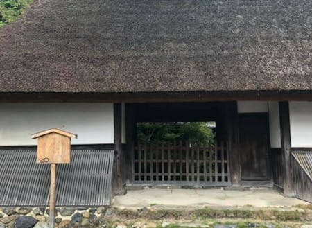 苔香居の長屋門