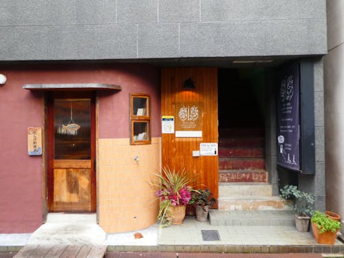 TEN to SENは商店街から1本入った街の中心にあります