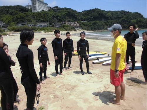 サーフィンスクールの様子