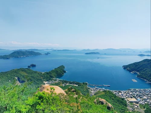 宿の近くにある火山(ひやま)からのは絶景。知られていないのだ