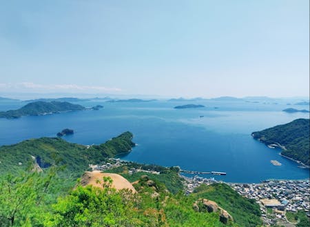 宿の近くにある火山(ひやま)からのは絶景。知られていないのだ