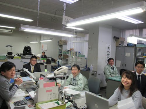 八女市役所のオフィスは、和気あいあいとしてます