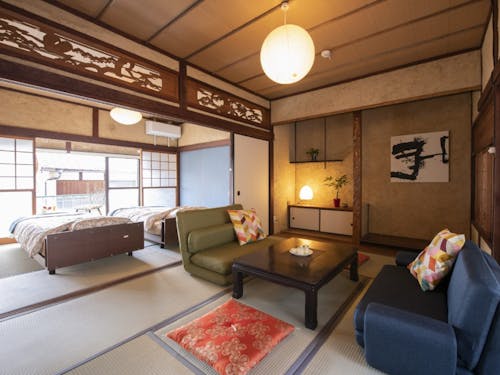 2階のゲスト部屋は、畳にベッドの2間