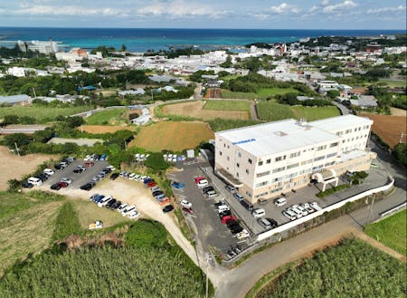 島で唯一の病院として、島民の健康ケアを行います。