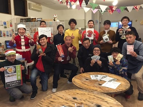 他地域の協力隊員との交流も推奨しています。(道南協力隊マルシェの様子)