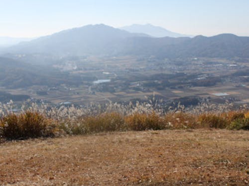 山に抱かれた茂木町の遠景