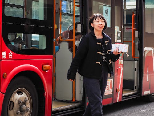 萩の市街地をめぐる萩まぁーるバスはどこまで乗っても100円!