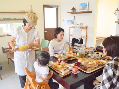 1組1組のお客様と密なコミュニケーションをとりながらサービス