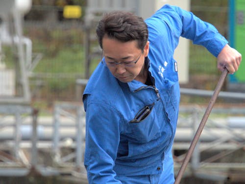 真剣な表情の金﨑さん