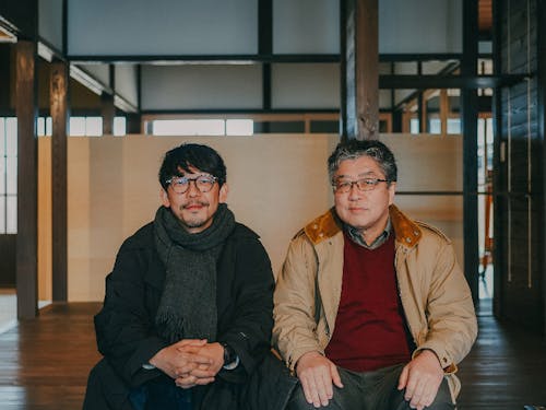 書店担当の瀬木(左)と大井さん(右)