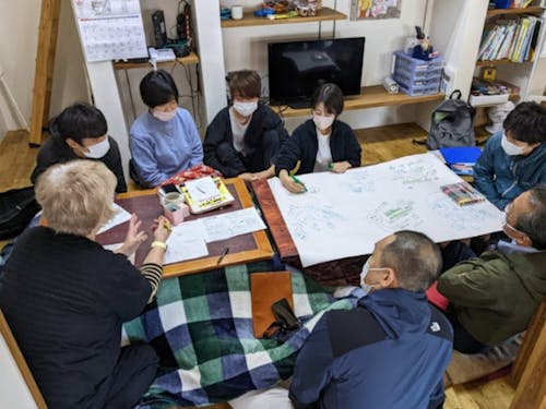 教育関係者、寮運営スタッフ、地域の方とともに対話(知夫)