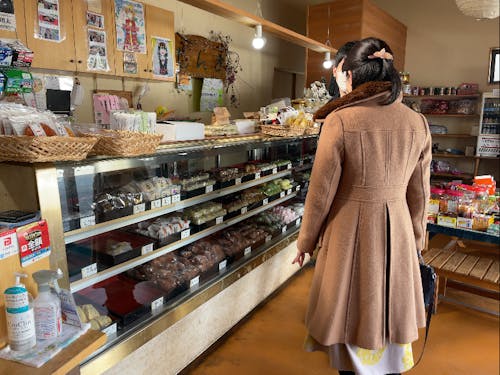 街歩きで地元のお菓子屋さんを訪問!