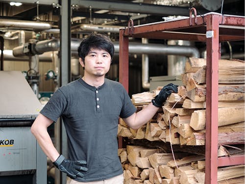 薪火をテーマにした温泉宿泊施設「あわくら温泉 元湯」を運営する半田守氏