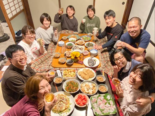 その日のゲスト&地域住民が集う「ごはん会」