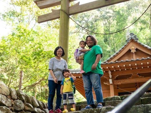 地域の中心である銀鏡神社は、遊び場兼憩いの場であり、みんなにとって大切で神聖な場所。