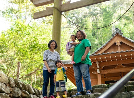 地域の中心である銀鏡神社は、遊び場兼憩いの場であり、みんなにとって大切で神聖な場所。