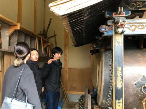 春季大祭に向けて整備と準備を重ねる当番字(松尾寺北)の若衆の方々。