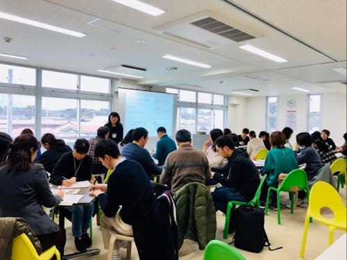 地域内外から講師を呼びし、住民の学びの場を広げている。