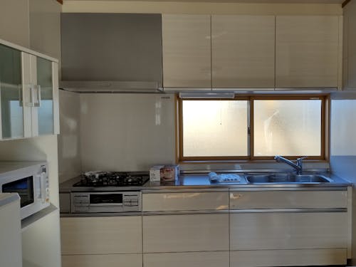 明るく使いやすいキッチン、皆さんに好評です