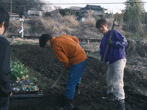 学生ボランティアの方と農業体験!