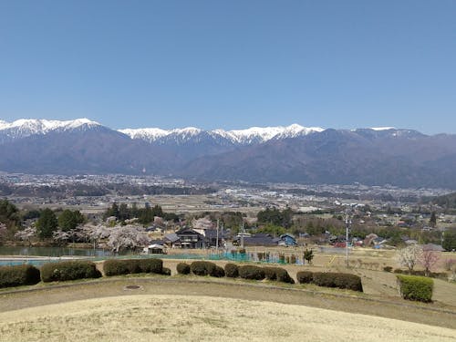 駒ヶ根市と中央アルプス。どの季節も市民を見守ってくれてます