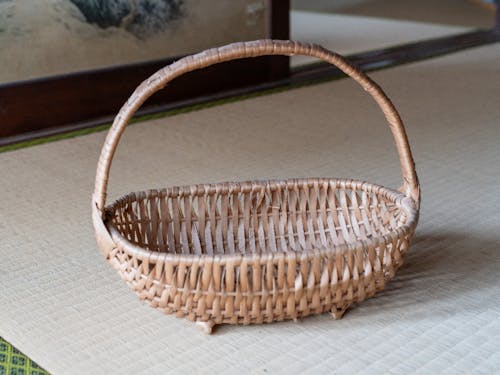 空き家から発掘した籠
