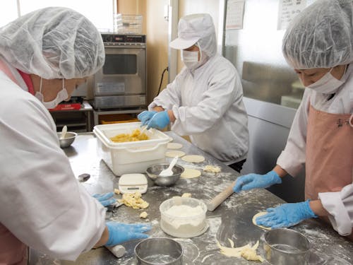 施設内の作業の様子