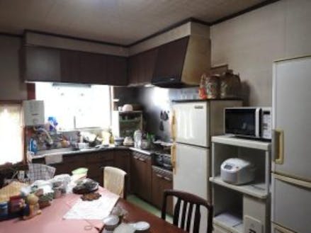 台所などは残置物が多いが売主側で処分してもらえる。