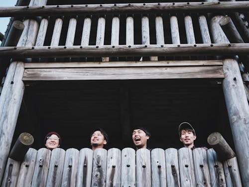 小高い丘にある展望台で記念写真