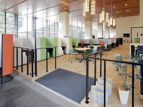 YY!SQUARE レトロなシャンデリアがベストマッチ