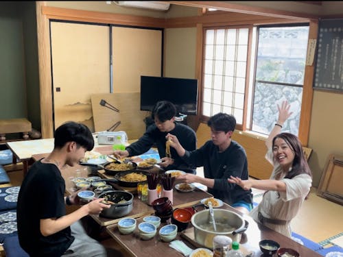 シェアハウスごとに持ち寄りご飯会