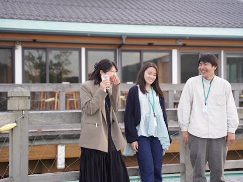 年間約100名以上の若者が来島しています!