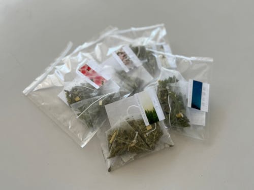 花とハーブの里 池田町のハーブティーをお土産にお渡しします