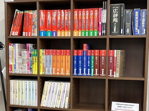 赤本をはじめ、学生に読んでほしい本の選書も。