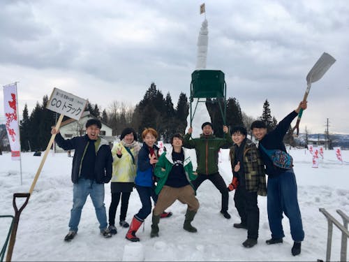 村・留学後に参加した雪積みまつりで準優勝した時の写真