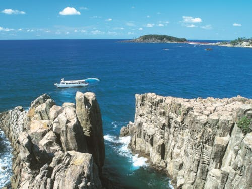 かつてはサスペンスドラマでも使用された東尋坊