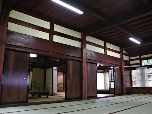 家賃5万円ほどで一軒家も借りられます。