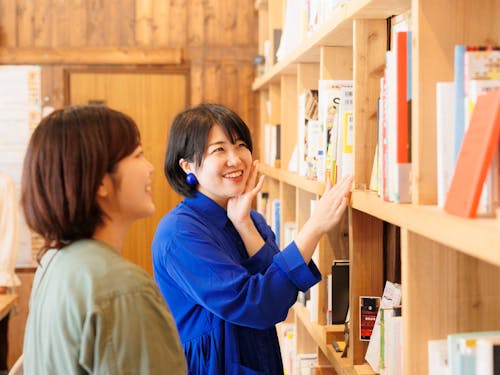 リンクワーカーとして活動している佐藤さん、赤嶺さん