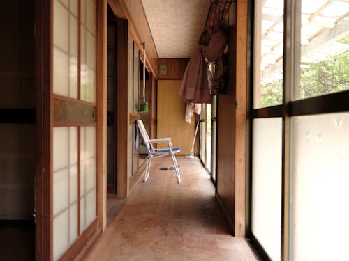 縁側の両端には押入れがあります