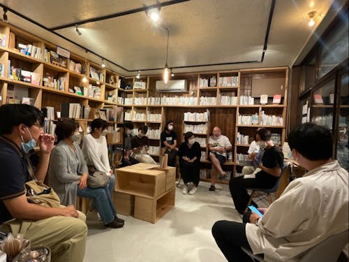 だいかい文庫には老若男女さまざまな方が訪れます