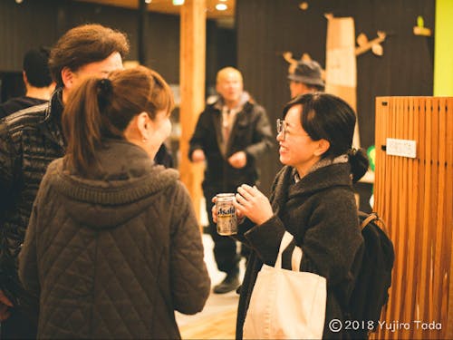 移住者や地元民などが参加するタノシモカフェ。移住者と地元民の壁がないからこそのネットワークが広がります。