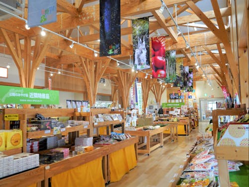 日南町にある道の駅「にちなん日野川の郷」を運営している(株)サクセスも活動支援団体のひとつ。道の駅の運営を通して町の魅力を発信し、地域活性化の一役を担っています。