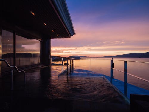 マジックアワーの美しい夕暮れ時