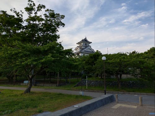 写真① 長浜城がチラリと見える