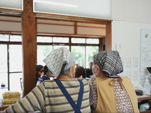 「大人の居場所づくり」の拠点で3回目のカフェ。コーヒーセットの他に季節の手作り和菓子やお惣菜も販売。